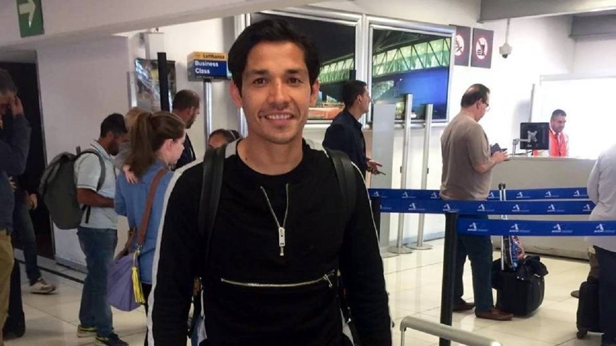 Matías Fernández llegó a Colombia para cerrar su vinculación con Junior.
