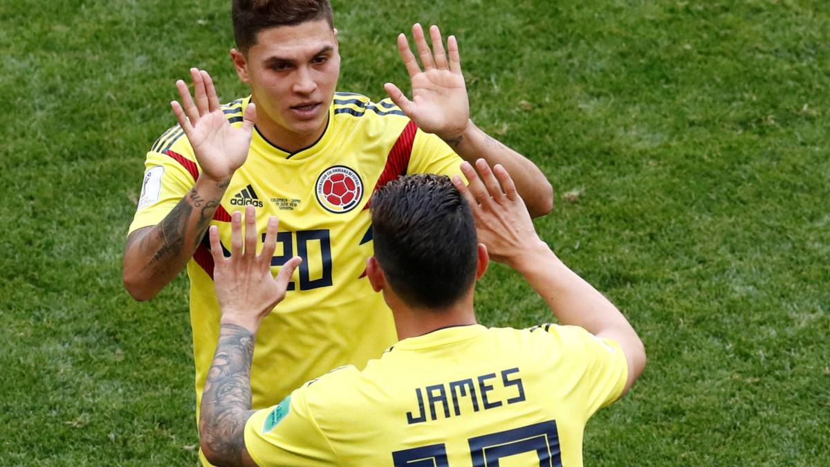 James Rodríguez y Juan Fernando Quintero en un partido de la Selección Colombia durante el Mundial de Rusia 2018