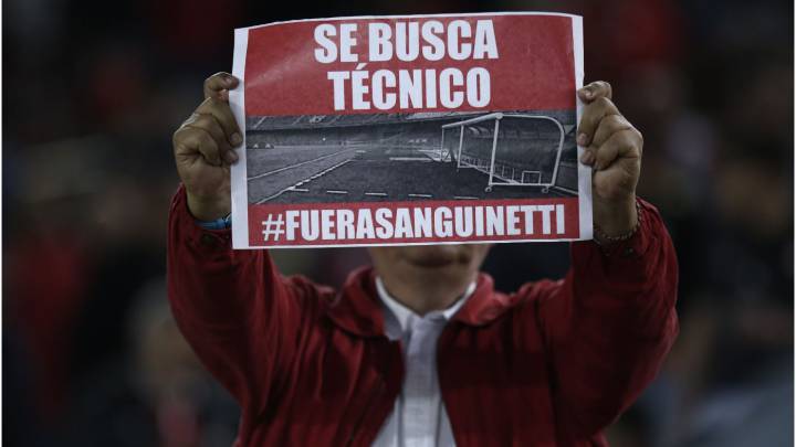 Hinchas de Santa Fe exigen la renuncia de Guillermo Sanguinetti