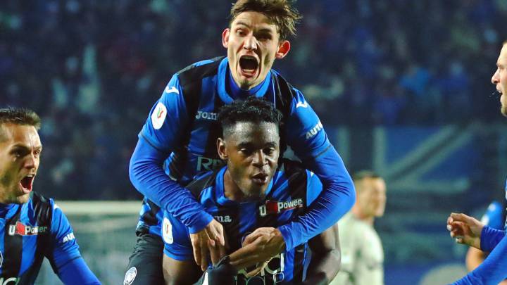 Duván Zapata celebra su gol ante Juventus en la Copa de Italia con Atalanta