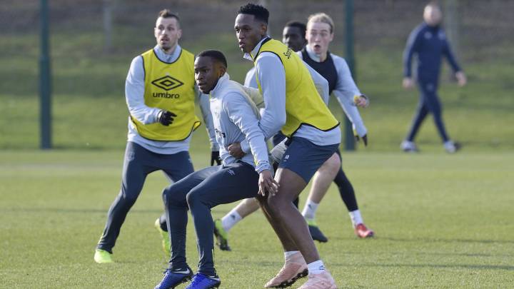 Yerry Mina durante un entrenamiento con Everton en Inglaterra. El central se recuperó de su lesión