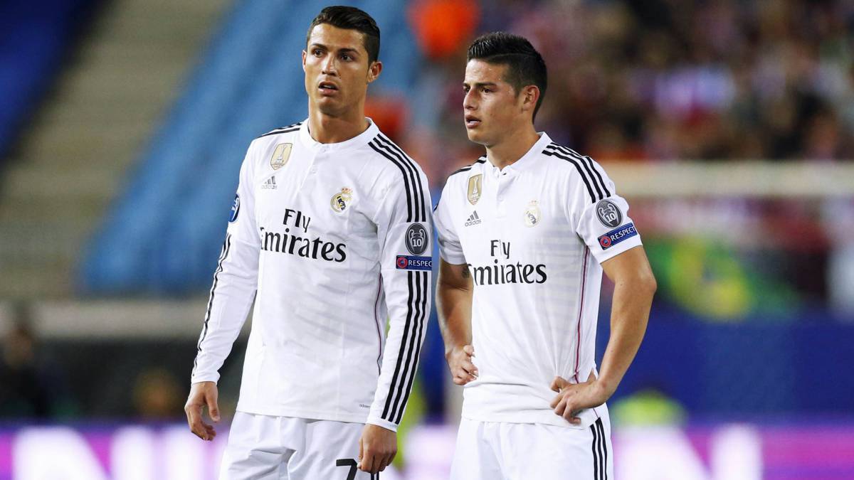 James Rodríguez con Cristiano Ronaldo en un partido entre Real Madrid y Liverpool por la Champions League