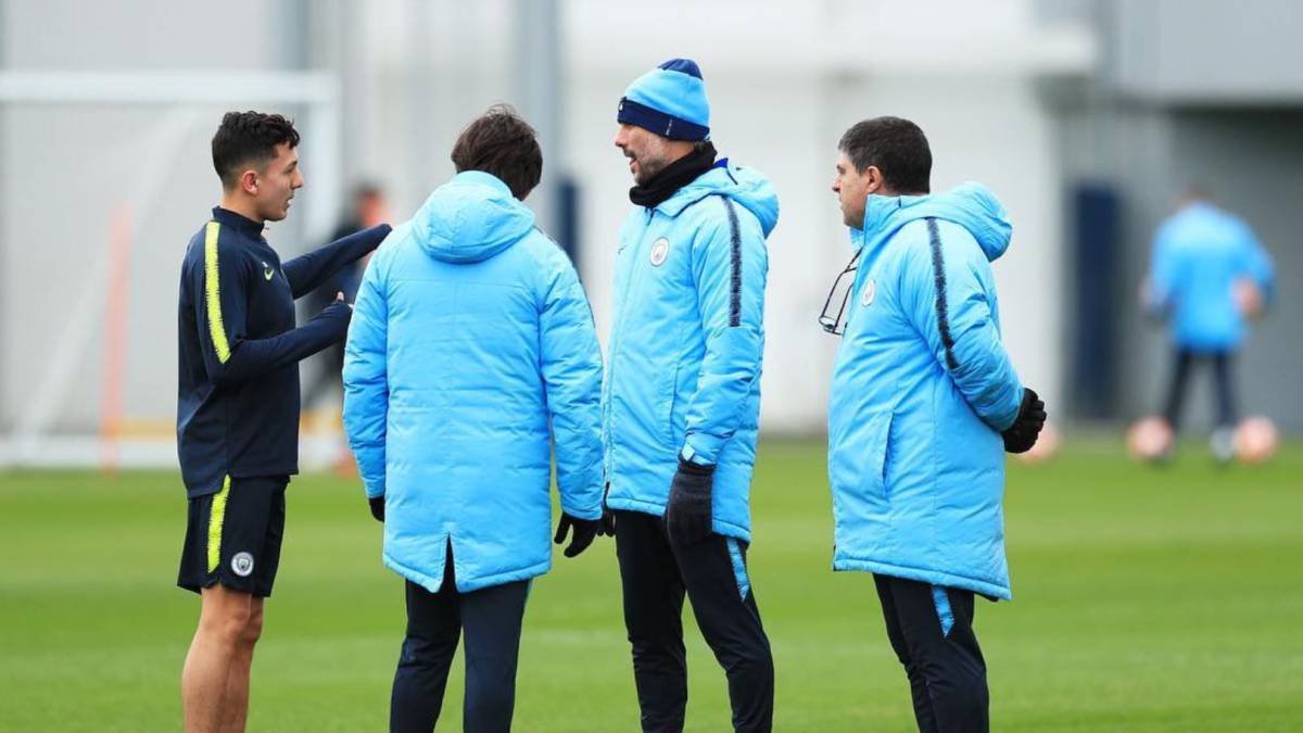 Ian Poveda durante un entrenamiento con Pep Guardiola en el Manchester City
