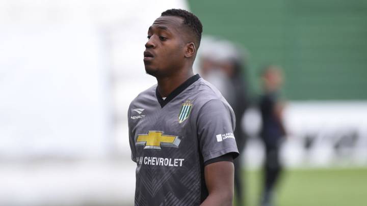 Iván Arboleda luego de un partido con Banfield por la Liga de Argentina