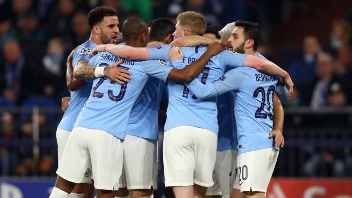 Los jugadores del Manchester City festejan su triunfo 3-2 ante el Schalke 04 por los octavos de final de la Champions League