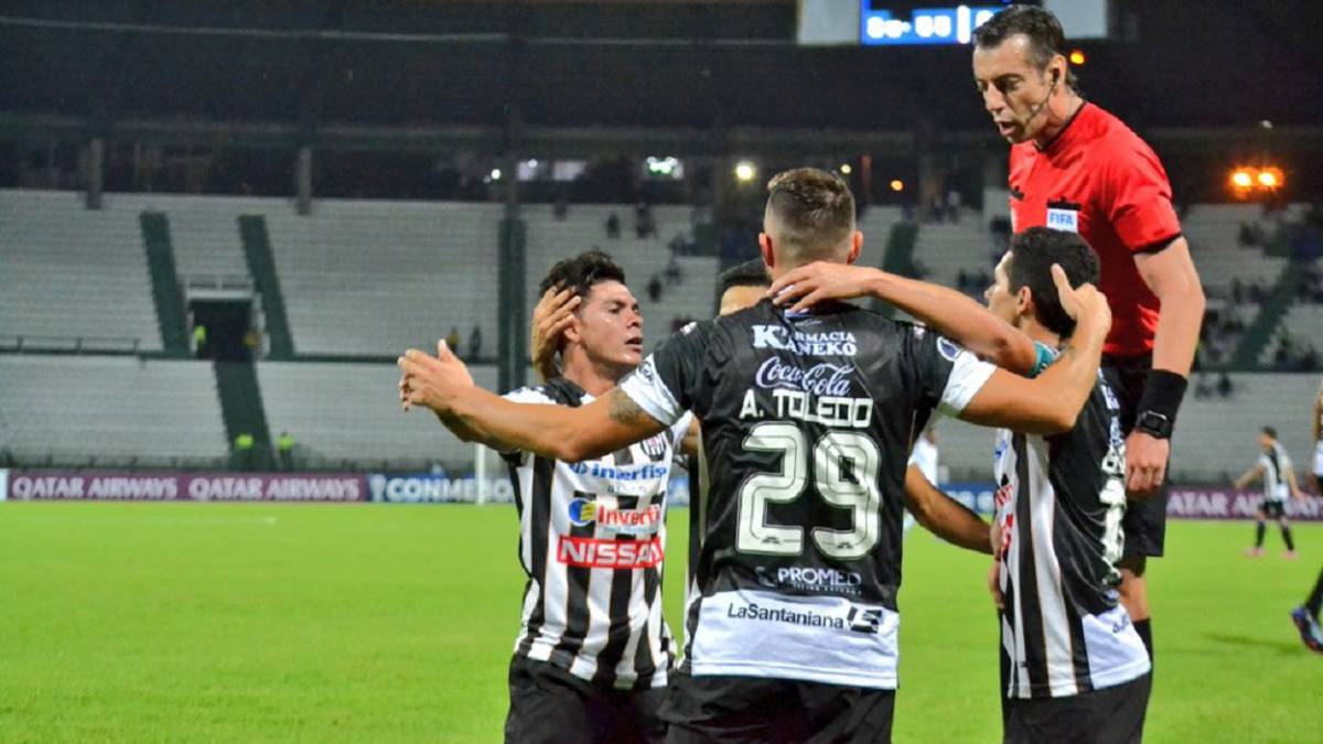 Deportivo Santaní derrota parcialmente a Once Caldas en Palogrande por la Copa Sudamericana.