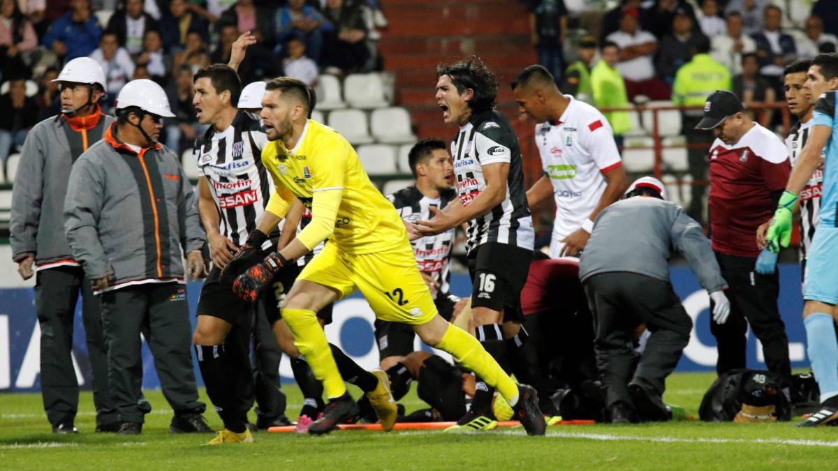Jorge Aguila está fuera de peligro tras salir en ambulancia del partido de Sudamericana entre Once Caldas y Deportivo Santaní