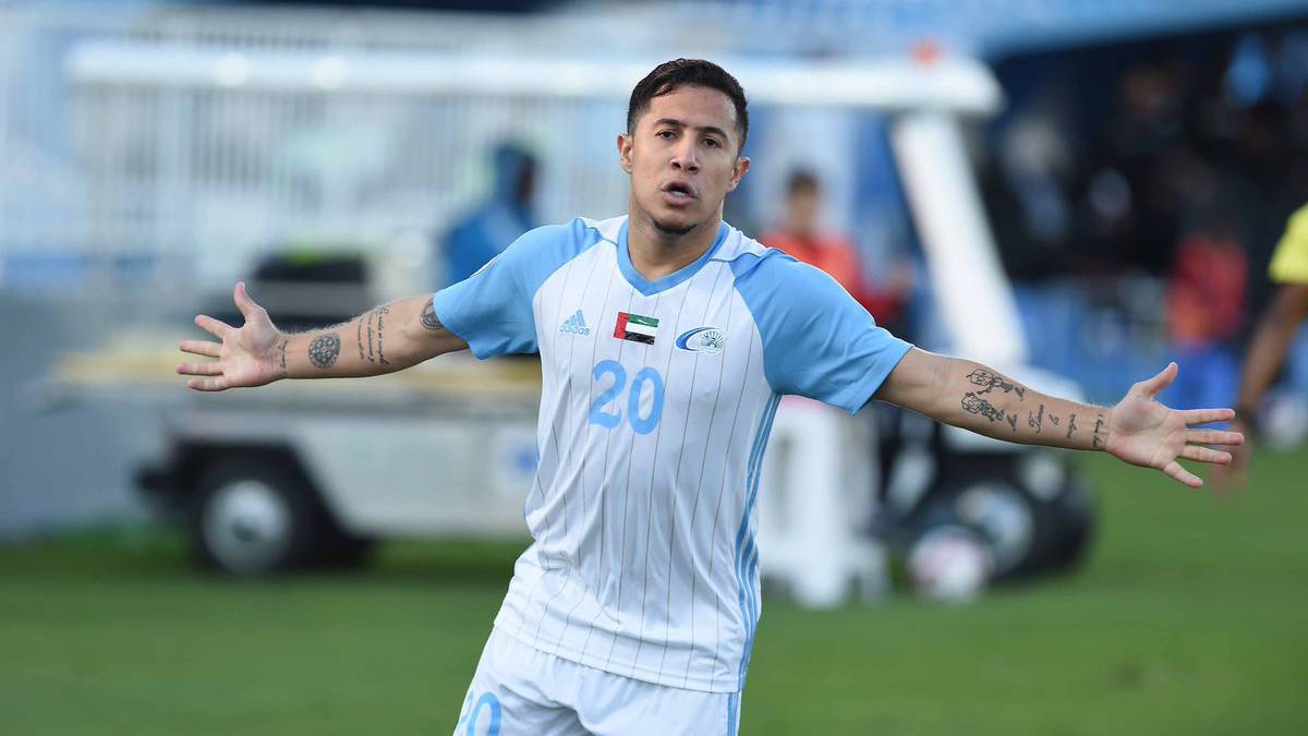 Michael Ortega celebrando un gol con Bani Yas en la Liga de Emiratos Árabes Unidos.