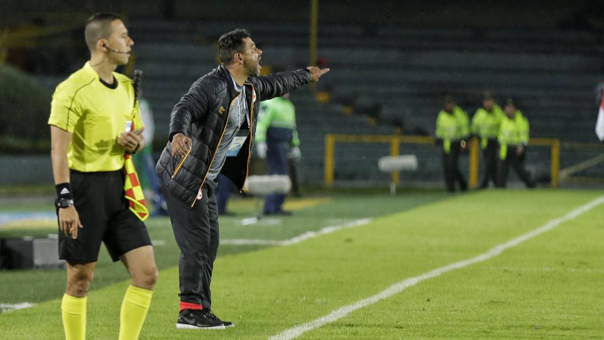 Santa Fe empató con Junior 3-3 por la sexta fecha de la Liga Águila. Bedoya aseguró que quiere un equipo con más posesión de pelota y equilibrado.