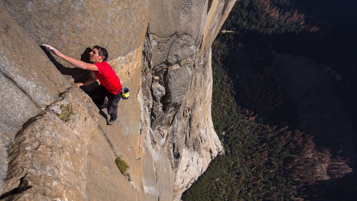 Alex Honnold, protagonista del documental Free Solo de escalada que se estrenará este 3 de marzo en Colombia.