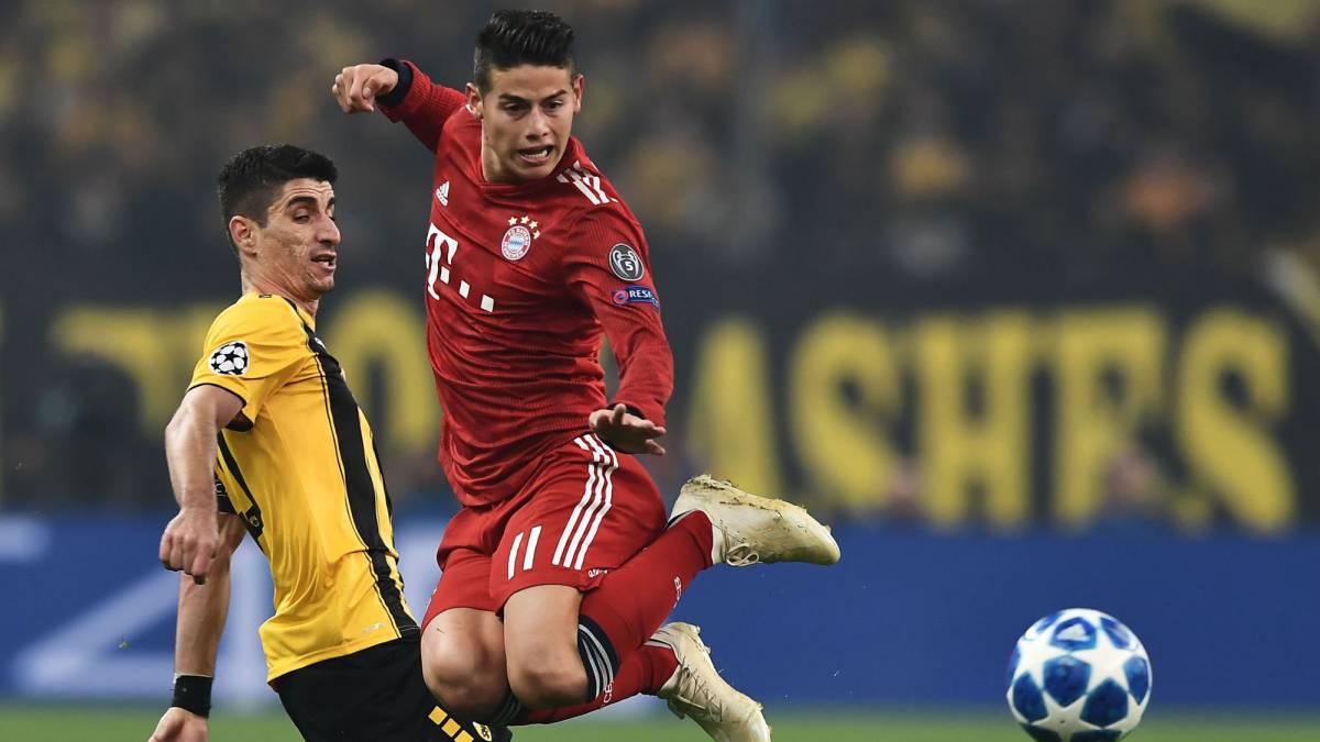 James ante el AEK Atenas