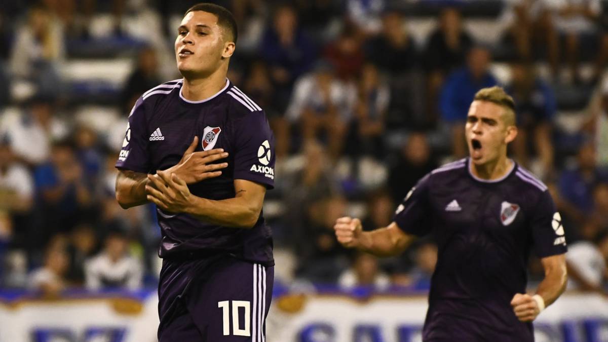Juan Fernando Quintero en el partido ante Vélez Sarsfield