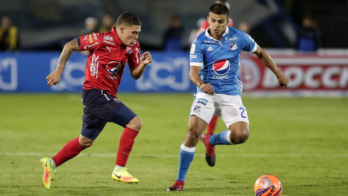 Juan Fernando Quintero, quien se vuelve a enfrentar con Miguel Russo en el Alianza Lima vs River Plate, durante un partido con Medellín.