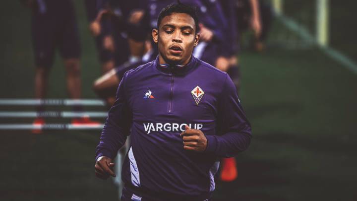 Luis Fernando Muriel realiza trabajo de calentamiento previo a un juego con Fiorentina por la Serie A