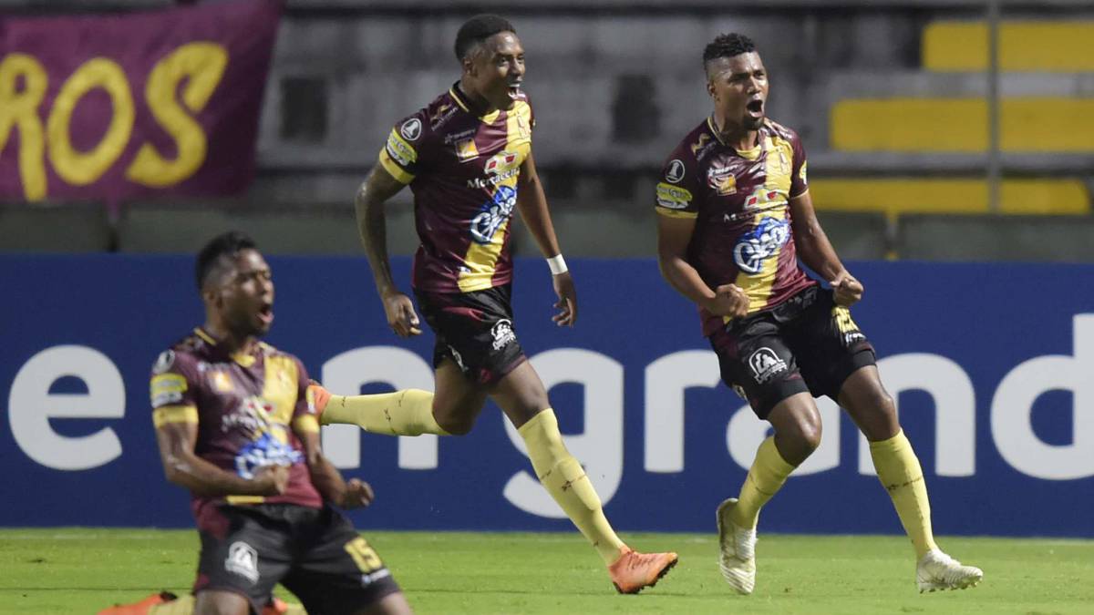 Deportes Tolima vence por la mínima diferencia al Atlético Paranaense en su casa.