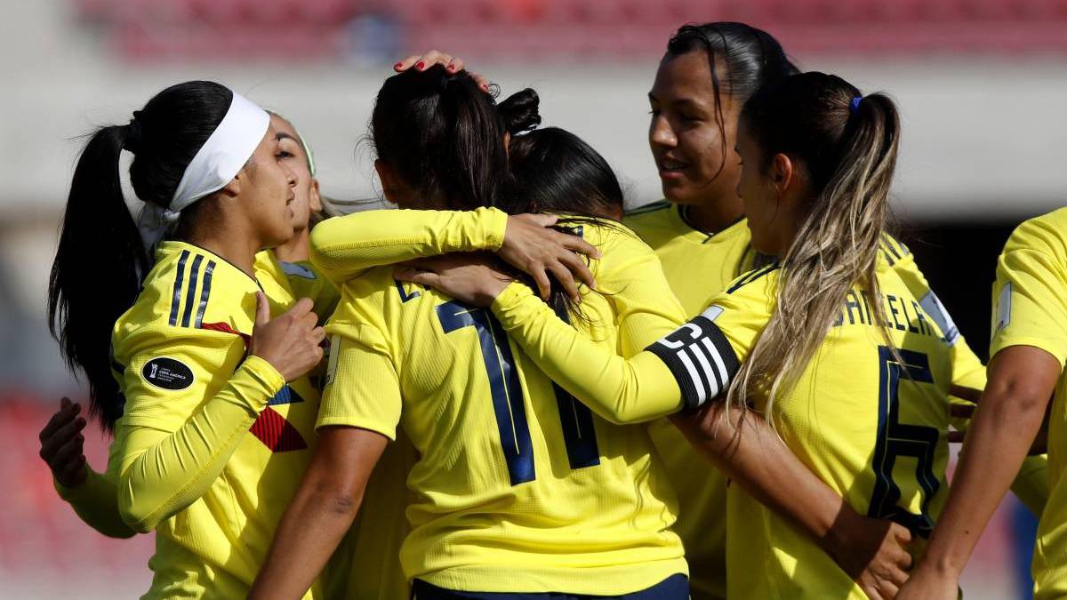 Plantel de la Selección Colombia Femenina celebrando un gol en la Copa América 2017