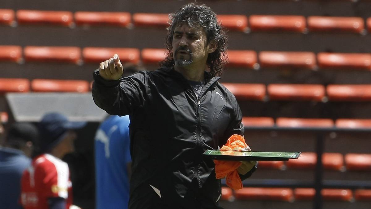 Leonel Álvarez, técnico colombiano