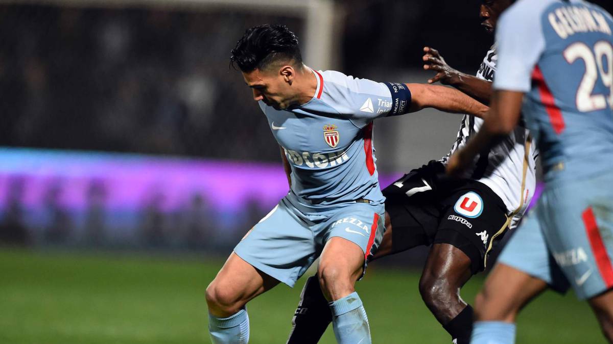 Falcao García, suspendido una fecha ante Lille por la amarilla que recibió frente a Angers.