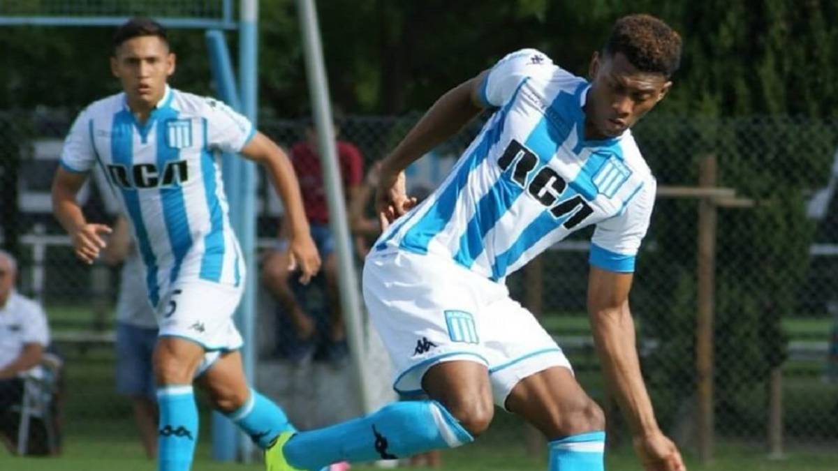 Mateo Casierra es nuevo jugador de Racing de Avellaneda, equipo que dirige Eduardo Coudet. El delantero habló de la Selección Colombia y fútbol femenino