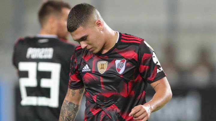 Juan Fernando Quintero en el final del partido entre River Plate y Alianza Lima que terminó 1-1 y era valido por la fecha 1 de la fase de grupos de la Copa Libertadores