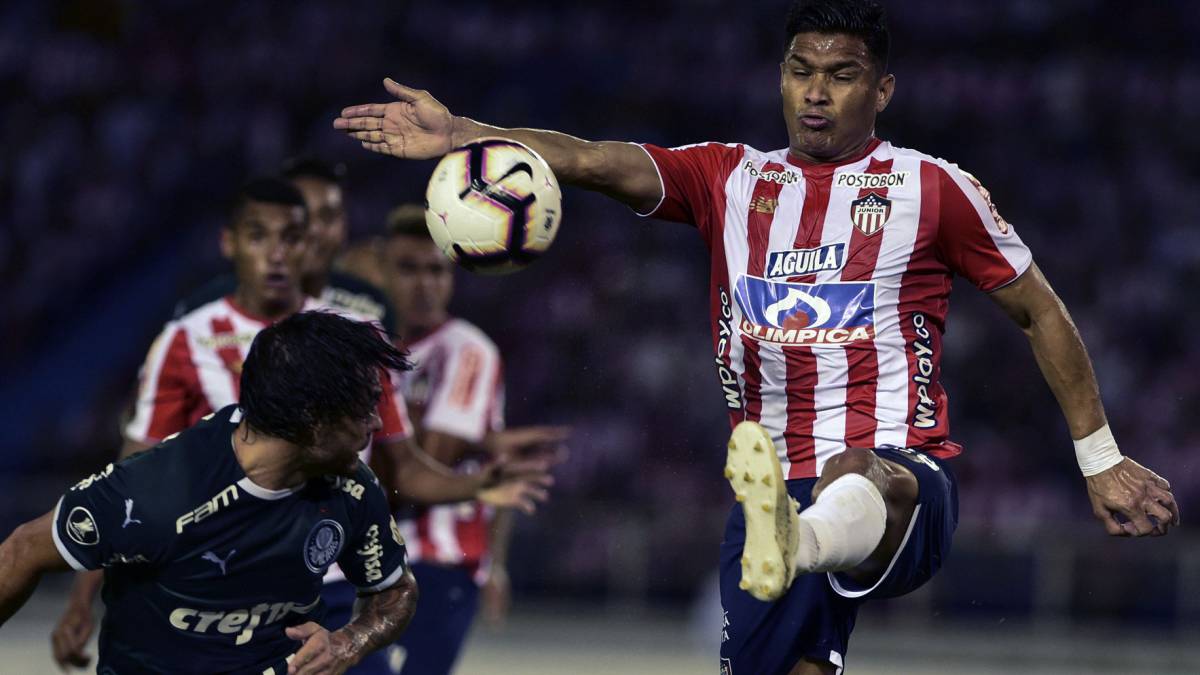 Teófilo Gutiérrez fue expulsado en el partido entre Junior de Barranquilla y Palmeiras por la Copa Conmebol Libertadores y llegó a 16 rojas.