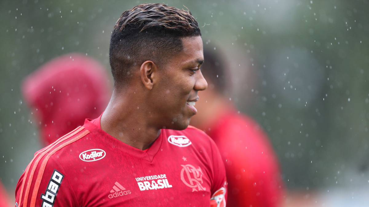 Orlando Berrío durante un entrenamiento en Flamengo. El colombiano saldría del club para fichar por Atlético Mineiro