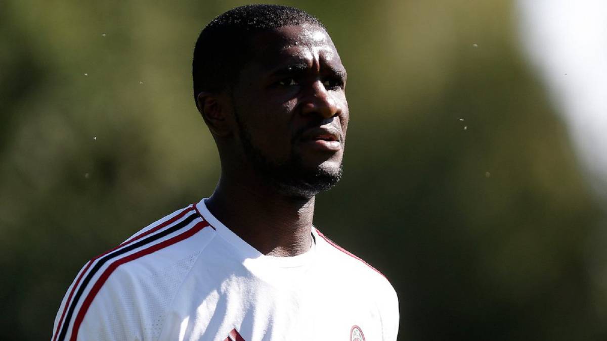 Cristian Zapata renovará su contrato con Milán por dos años.