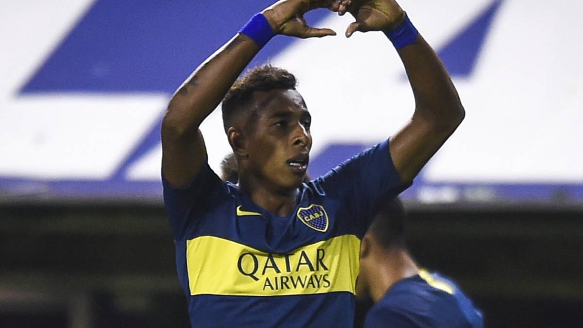 Sebastián Villa celebra su gol en la victoria 3-0 ante San Lorenzo por la Superliga Argentina
