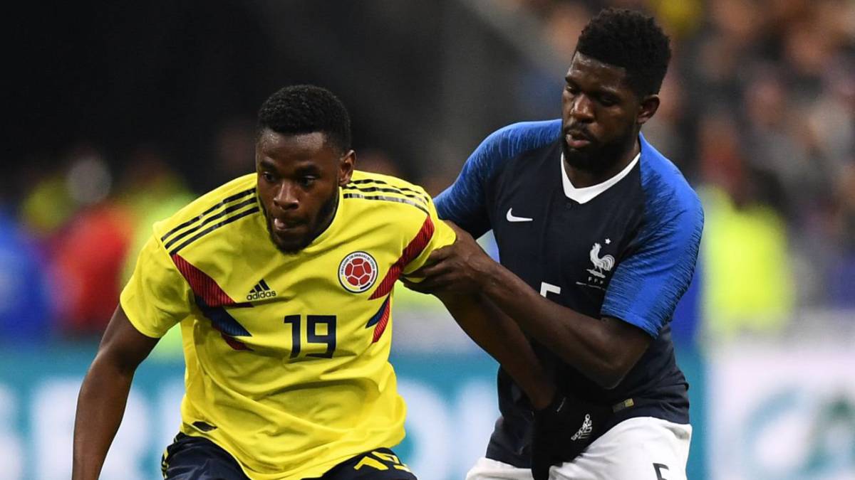 Duván Zapata en amistoso con la Selección Colmobia ante Francia