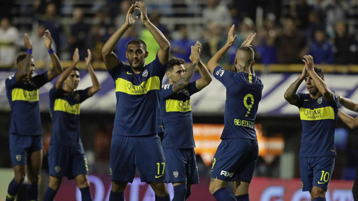 Los jugadores de Boca Juniors celebran tras el triunfo 3-0 ante San Lorenzo