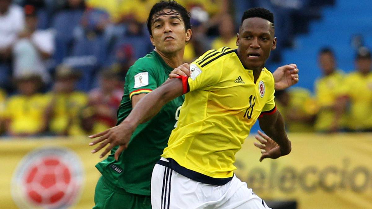 Yerry Mina y Marcelo Martins en partido de Eliminatoria a Rusia 2018