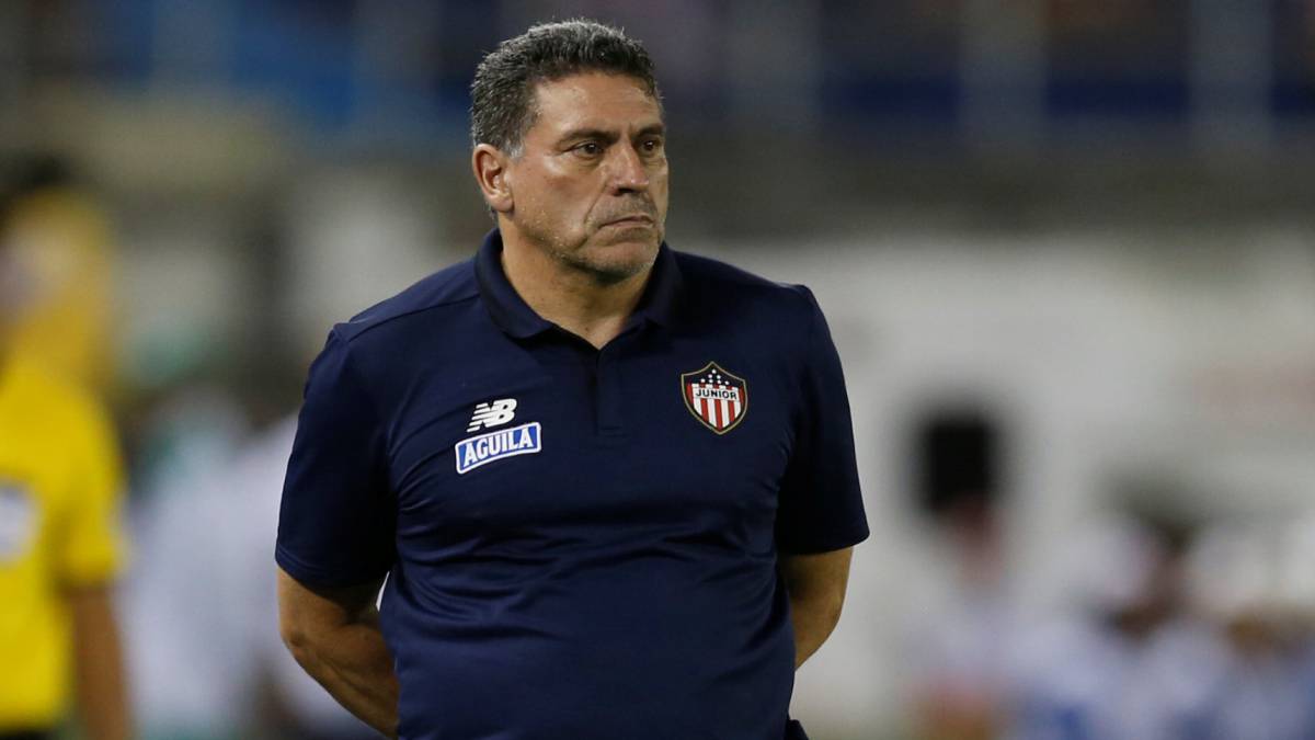 El técnico de Junior, Luis Fernando Suárez, en el partido ante Palmeiras por Copa Libertadores