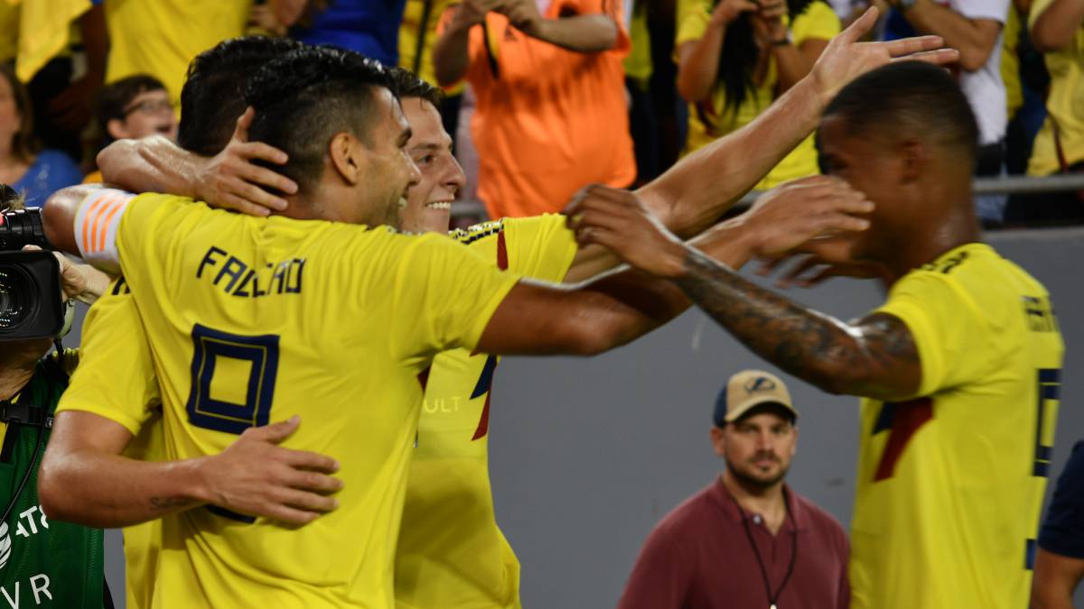 Falcao, Arias y Barrios celebran un gol de Colombia ante Estados Unidos.