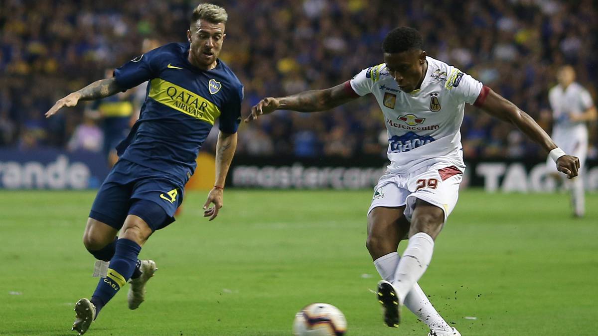 El lateral Julio Buffarini hizo una rabona en el partido de Boca Juniors vs Tolima en la Conmebol Libertadores