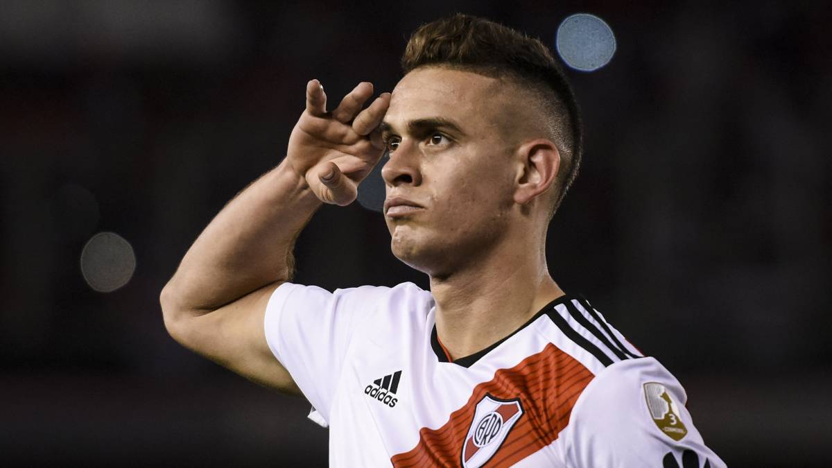 Santos Borré celebra un gol en la Copa Libertadores 2018 con la Camiseta de River Plate