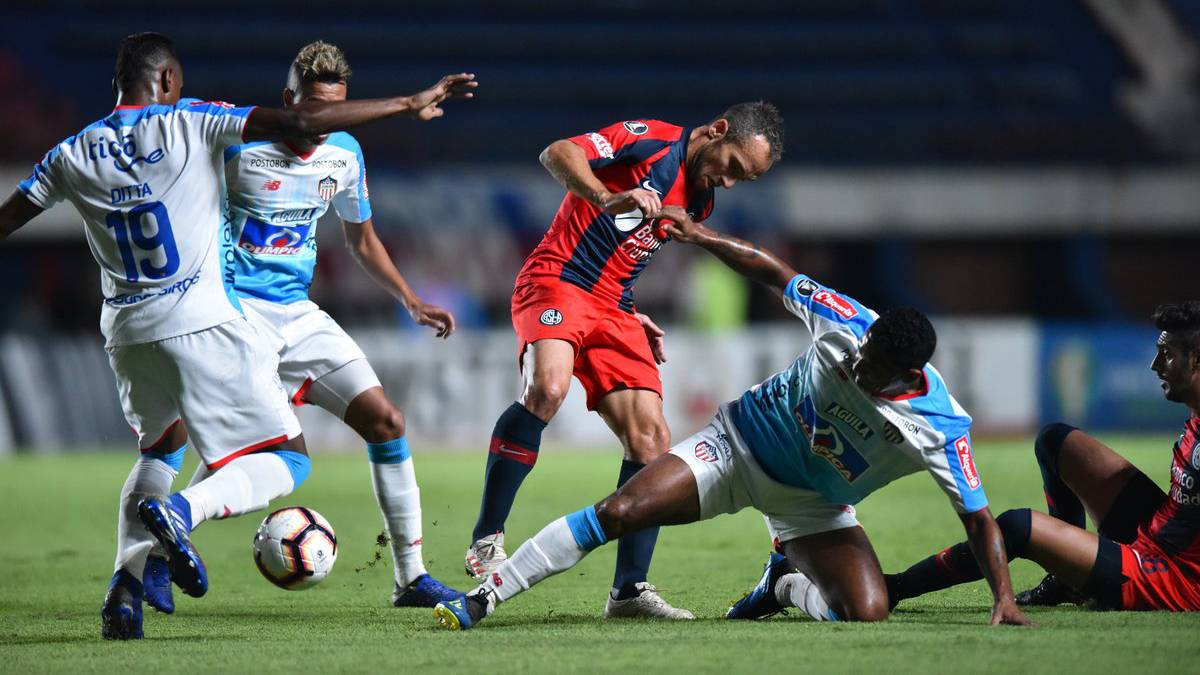 San Lorenzo y Junior empatan sin goles en el Nuevo Gasómetro.