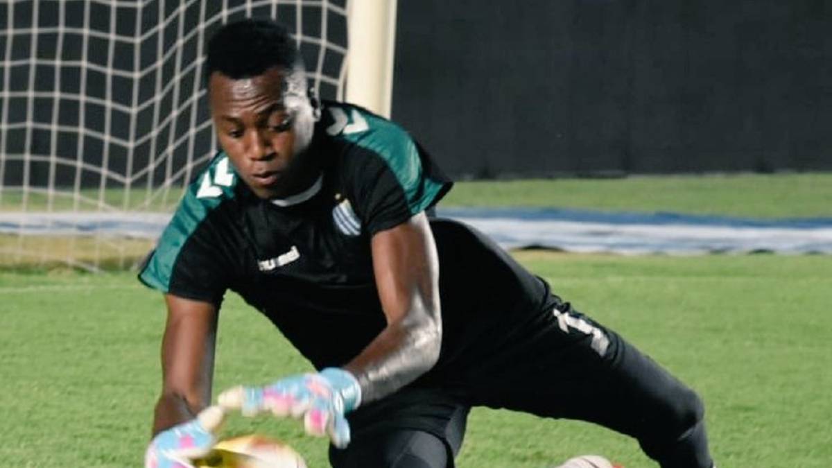 El arquero colombiano Iván Arboleda, previo a un partido con Banfield de Liga Argentina.
