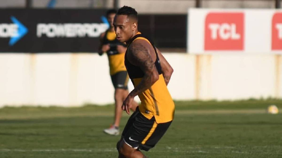 El volante samario Jarlan Barrera, en un entrenamiento con Rosario Central de Argentina.