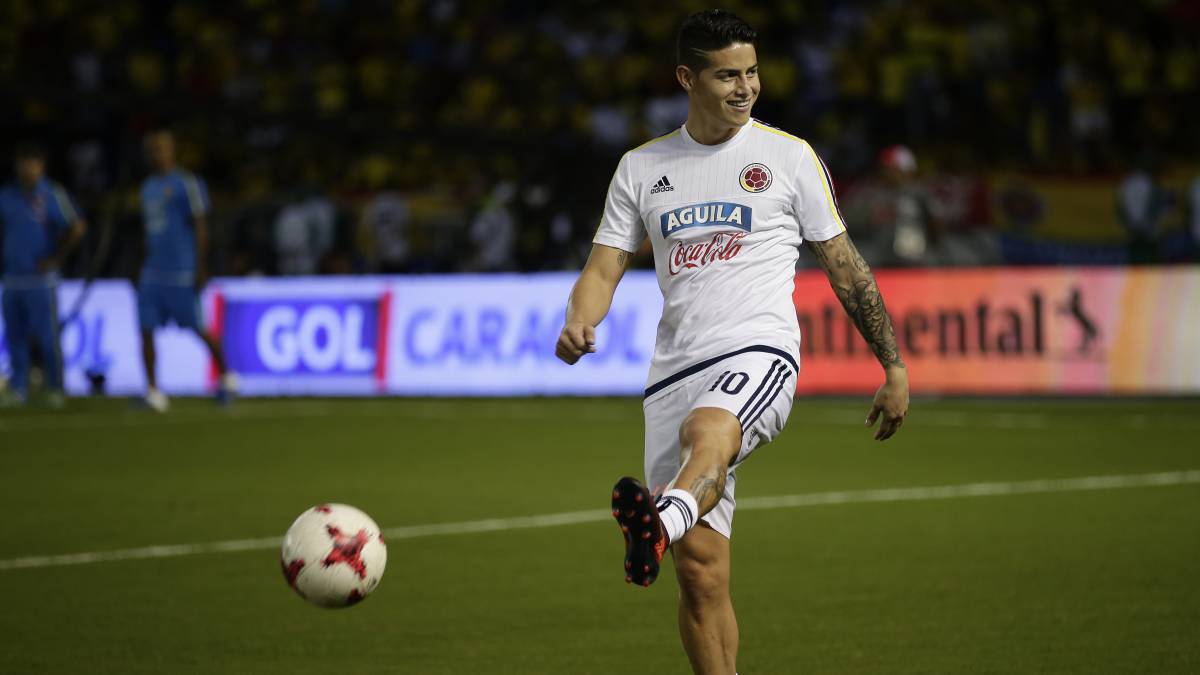 James Rodríguez en el calentamiento previo a un prtido ante Paraguay por Eliminatorias en 2017.