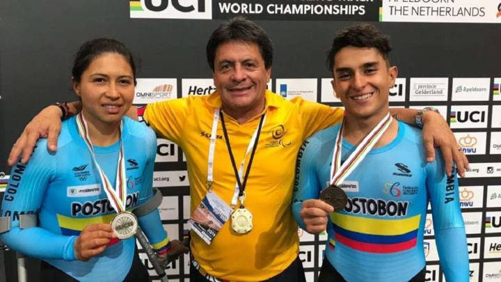 Carolna Munévar y Alejandro Perea, ciclistas paralímpicos colombianos tras ganar medallas de plata y bronce en el Mundial de paraciclismo en Holanda.