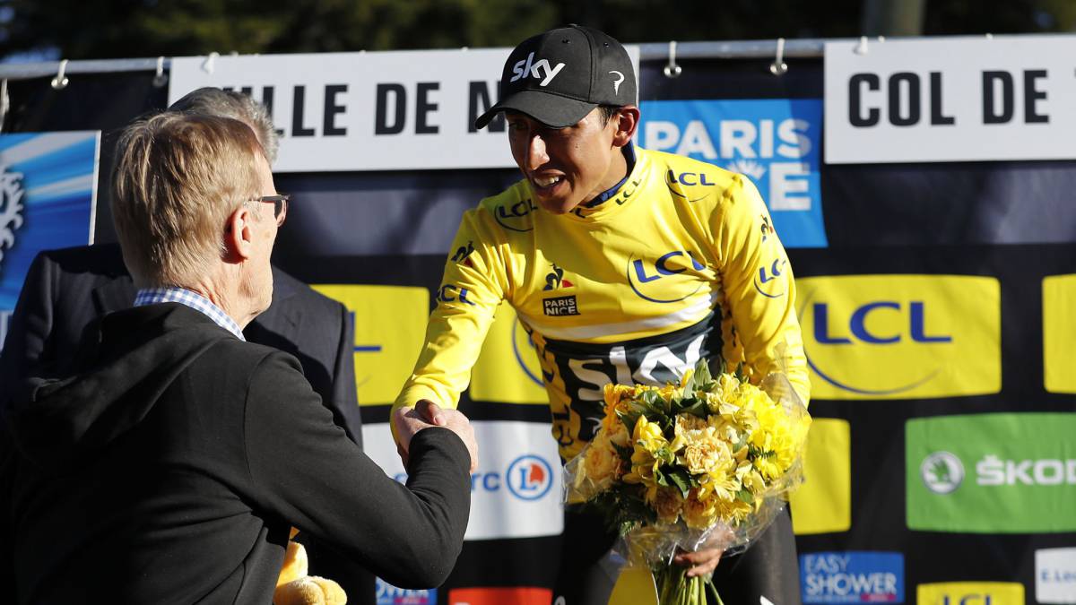 Egan Bernal se pone el maillot amarillo en la París- Niza.
