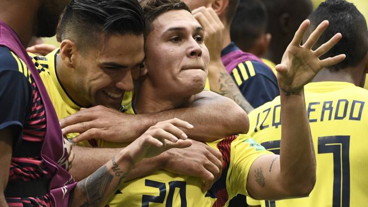Falcao y Quintero celebran el gol del volante ante Japón en el Mundial de Rusia