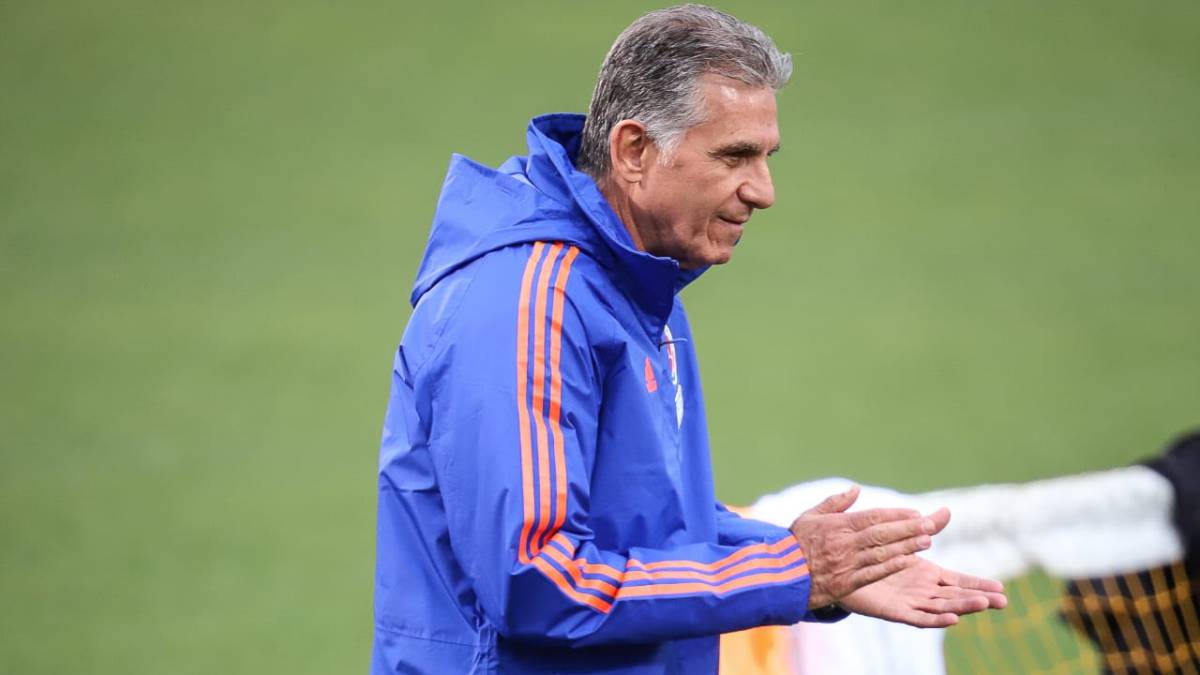 Carlos Queiroz en un entrenamiento de la Selección Colombia en Yokohama, durante su primera gira de amistosos con el equipo nacional