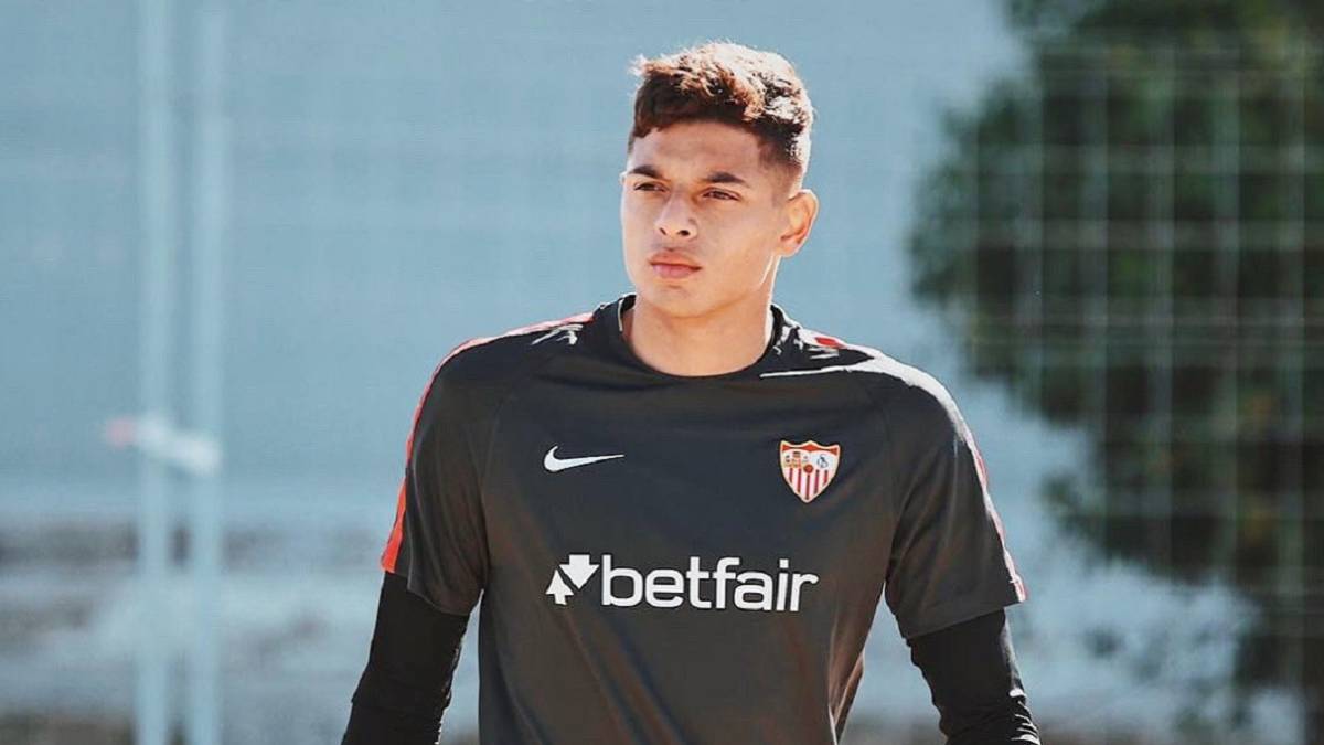 Luis García, arquero colombiano de 21 años que hace parte del Sevilla de España.