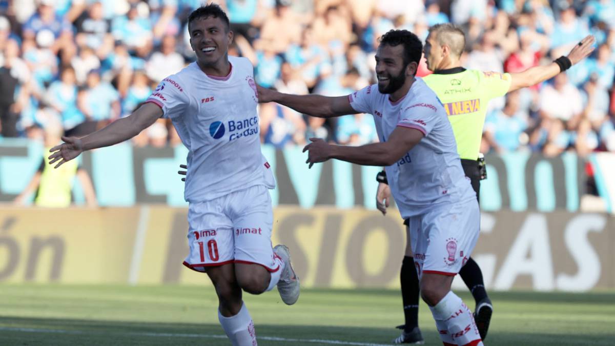 Boca Juniors insiste en tener al mediocampista Andrés Roa que milita actualmente en Huracán. El técnico Gustavo Alfaro lo pidió y los equipos negocian