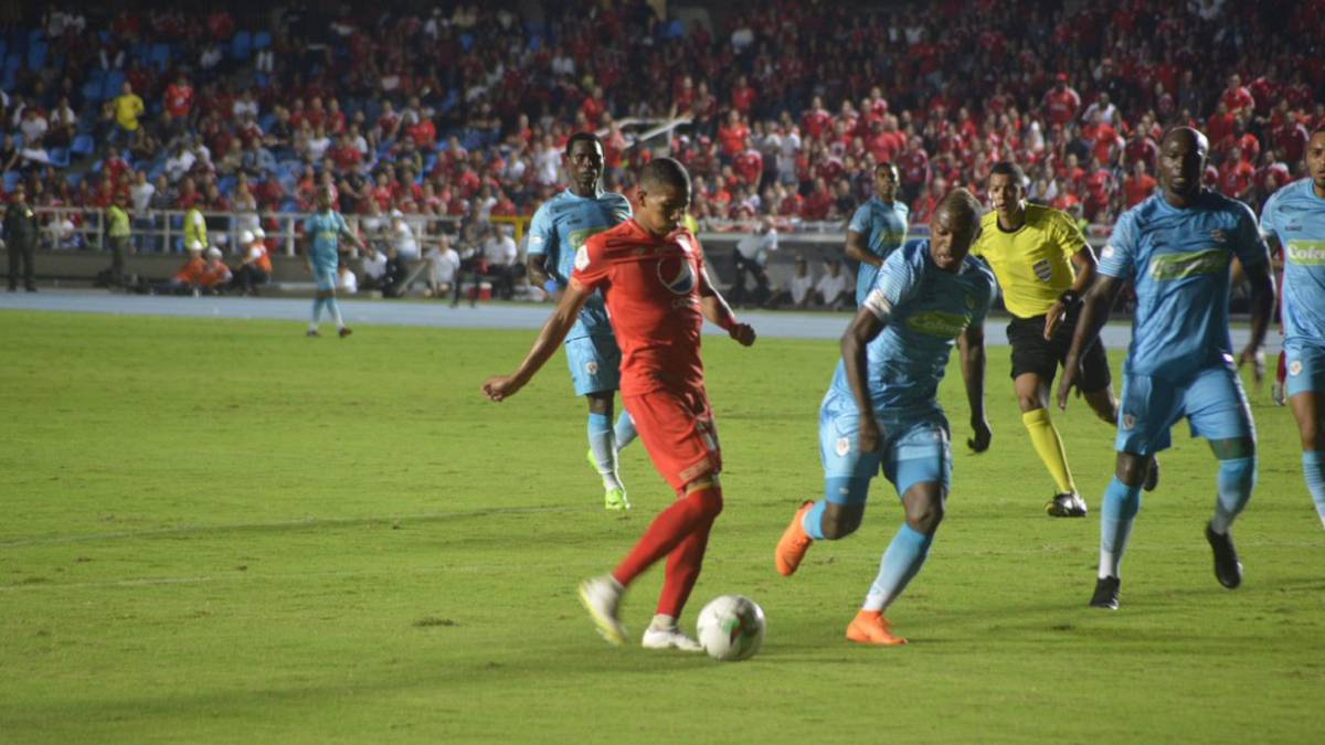 Luis Sánchez, jugador del América en el momento de su definición para anotar el gol ante Jaguares.