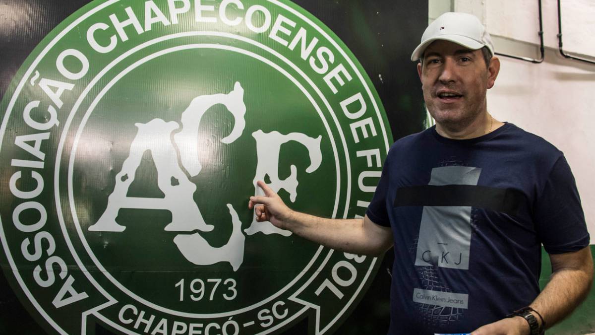 Rafael Henzel falleció este martes 26 de marzo producto de un infarto. El periodista era uno de los sobrevivientes del accidente aéreo de Chapecoense