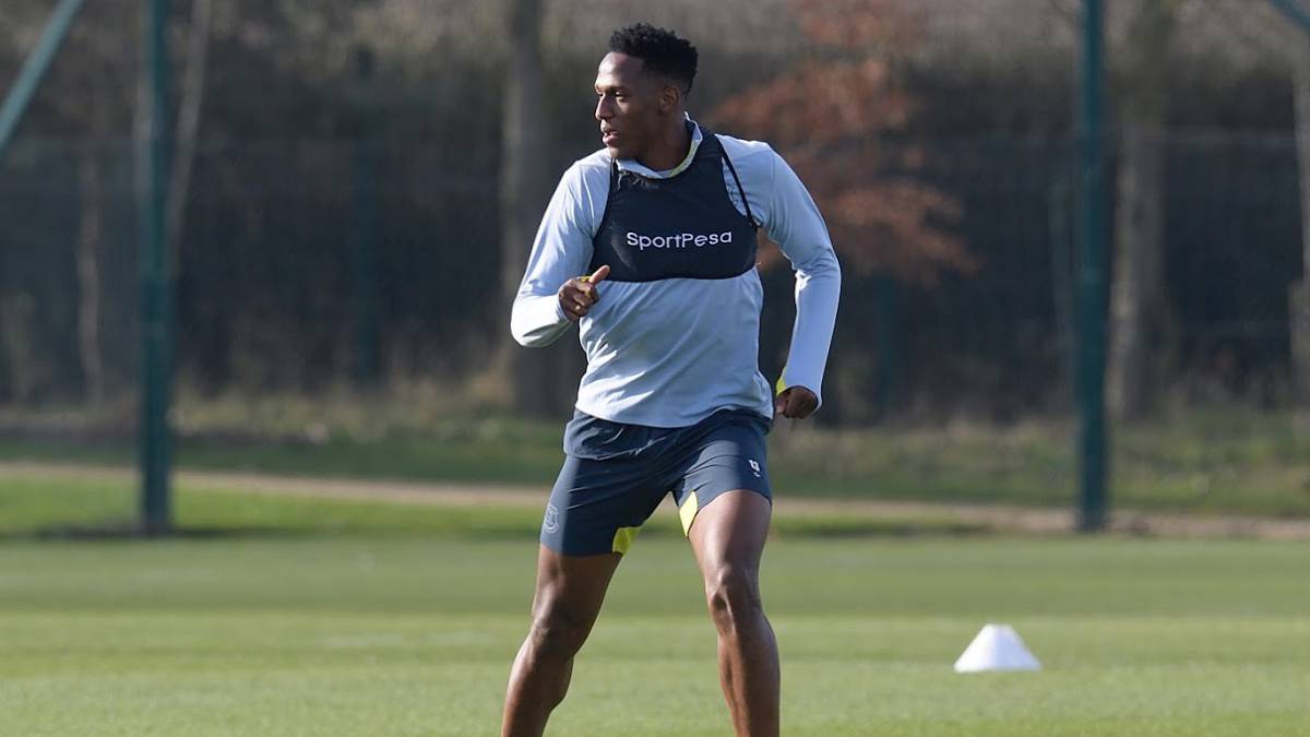 Yerry Mina se perdería por lo menos dos partidos del Everton tras su lesión con Selección Colombia