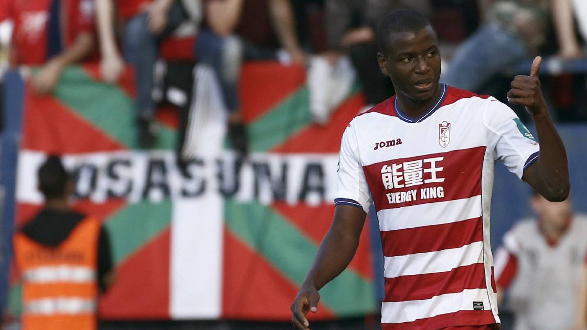 Adrían Ramos tras anotar un gol con el Granada de España en la segunda división