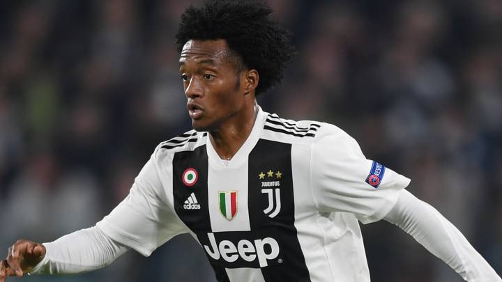 Juan Guillermo Cuadrado con la pelota durante un partido de la Champions League con Juventus